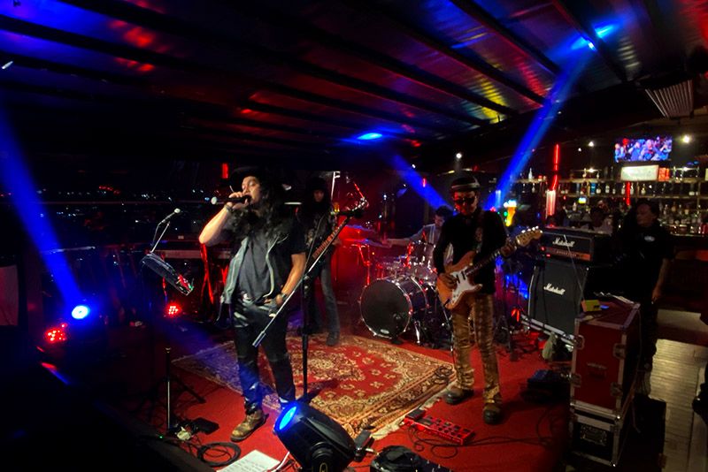Totalitas Rockafella's & RockJam Dalam Tribute The Doors and Led Zeppelin